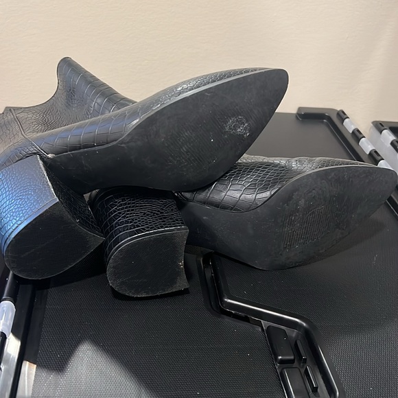 Steve Madden Julianne Black Croc Booties Size 9 - Picture 5 of 10